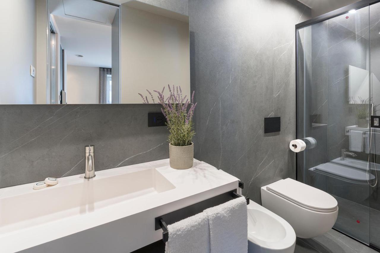 Aera Luxury Suites - 303 304 305 카타니아 외부 사진