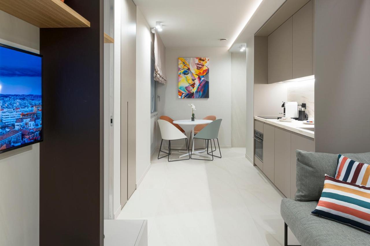 Aera Luxury Suites - 303 304 305 카타니아 외부 사진