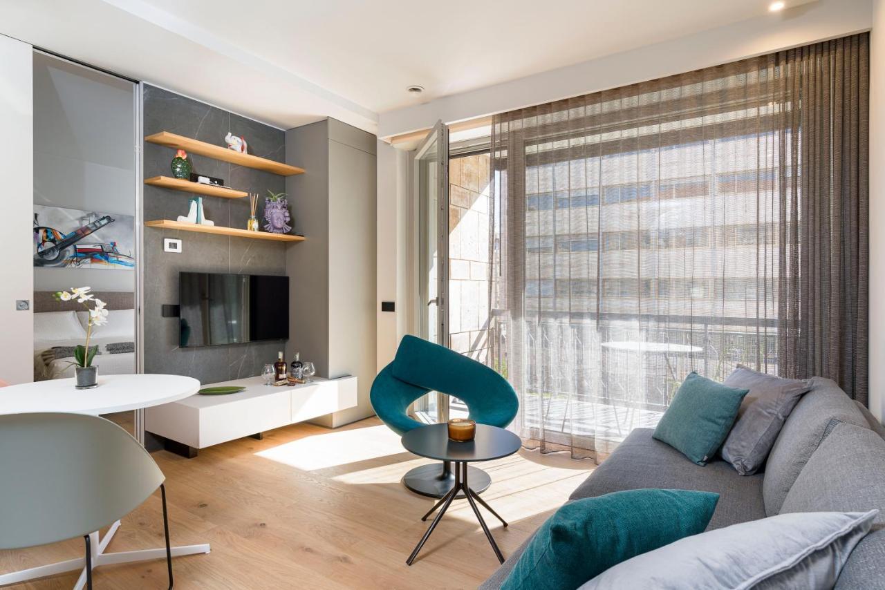 Aera Luxury Suites - 303 304 305 카타니아 외부 사진
